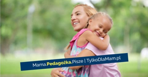 mama dziecko córka dziewczynka przytulenie dotyk