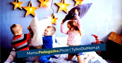 dzieci rodzeństwo kłócą się poduszki 3